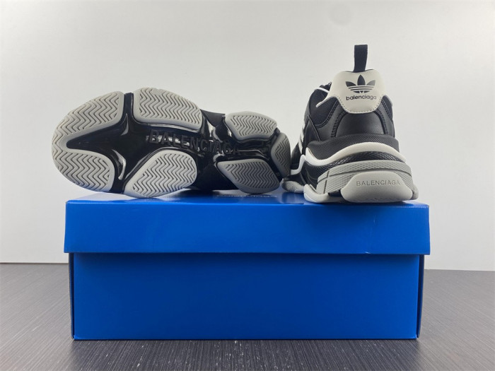 blcg sneaker triple.s sneakers l908-8906