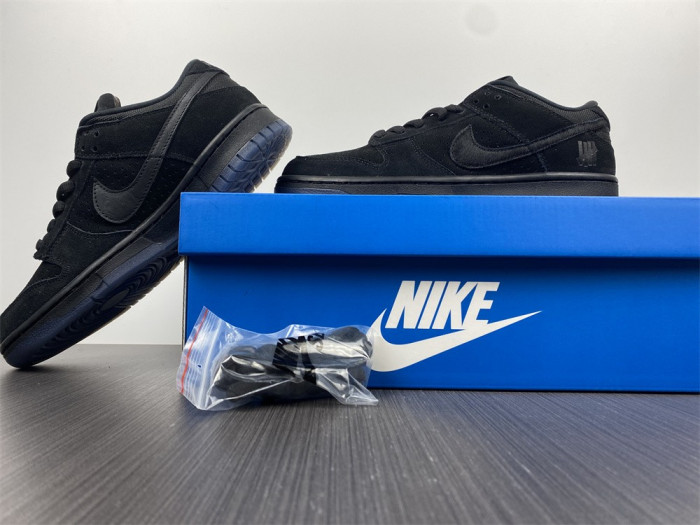 nike dunk low x undefeated