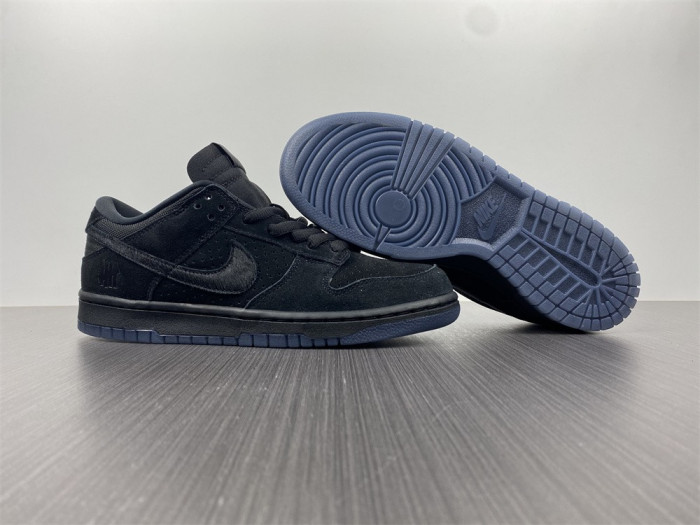 nike dunk low x undefeated