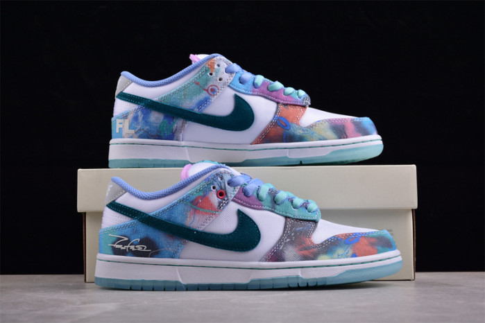 futura laboratories x nike dunk low sb