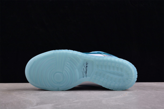 futura laboratories x nike dunk low sb