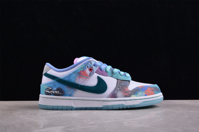 futura laboratories x nike dunk low sb