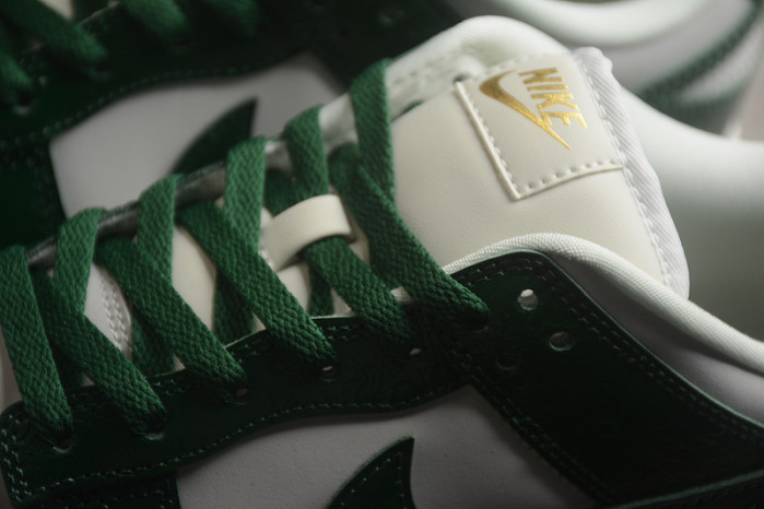 nike dunk low lx