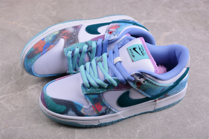 futura laboratories x nike dunk low sb