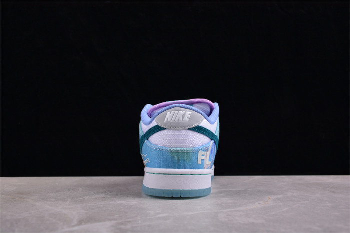 futura laboratories x nike dunk low sb